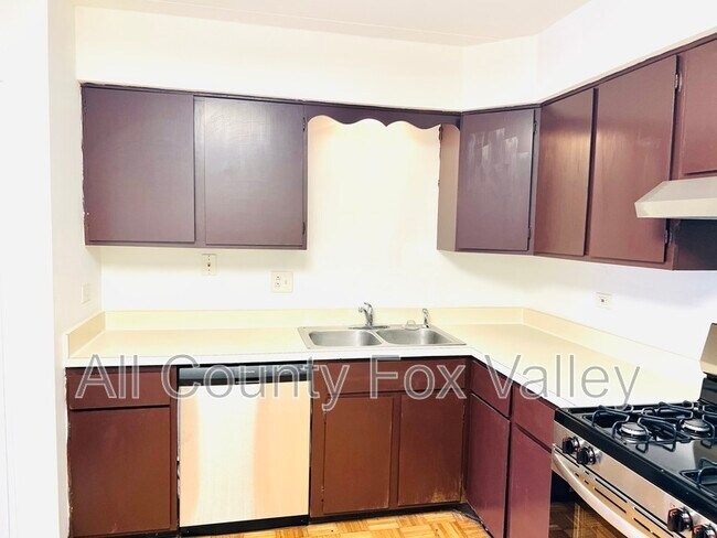 Building Photo - 264 E Bailey Rd