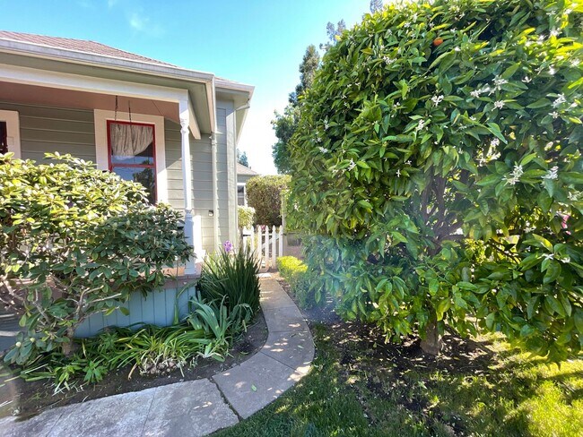 Building Photo - Charming Home on Cul-de-Sac w/Jacuzzi, Fireplace, Garage || Minutes from Downtown Napa!