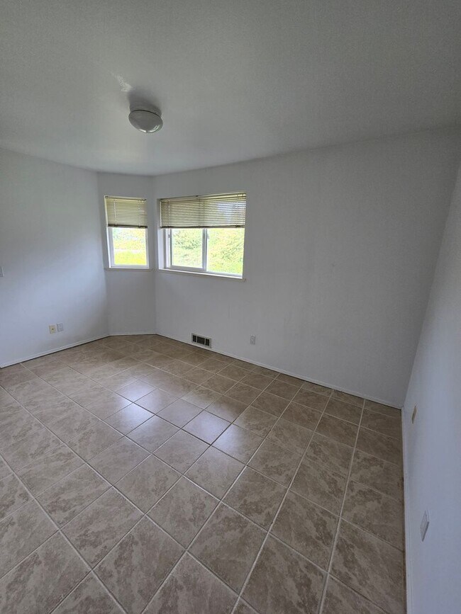 Building Photo - Condo in Blaine for Rent