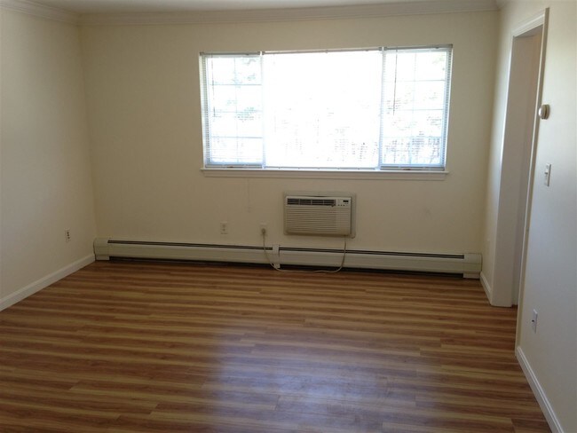 Building Photo - 3861 Brown Ave