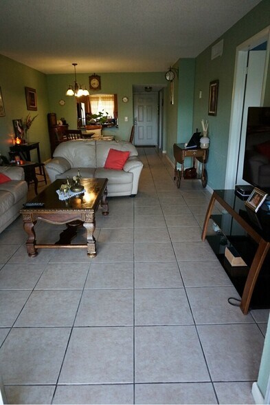 Building Photo - 120 Sparrow Dr