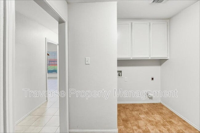 Building Photo - 5407 Ledgestone Dr