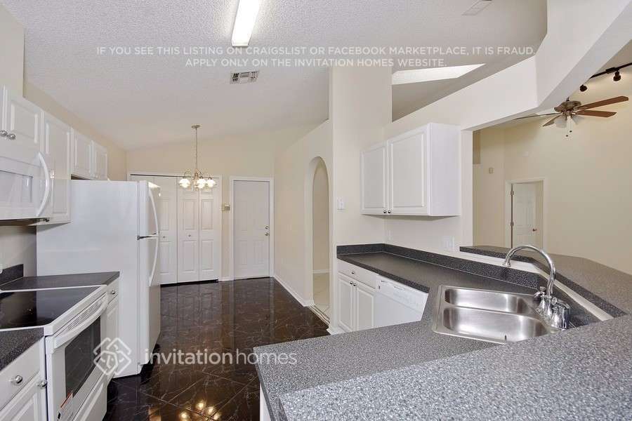 Building Photo - 820 Brightview Dr