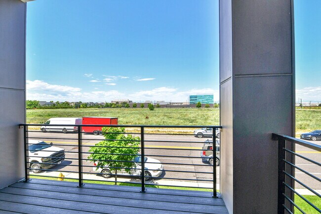 Building Photo - $3,200 - 2 Bed, 2.5 Bath Townhome in Prime...