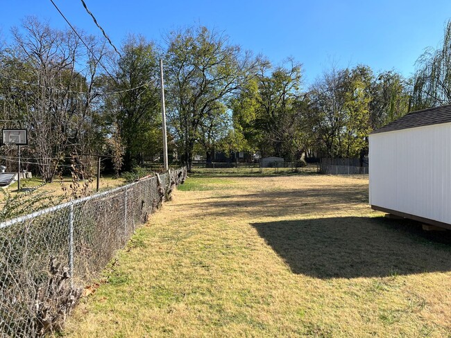 Building Photo - 3 Bed 1.5 Bath Home