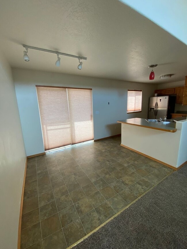 Building Photo - 3 Bed - 2 Bath - Fenced Yard