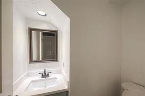 Building Photo - 2122 Courtshire Ln