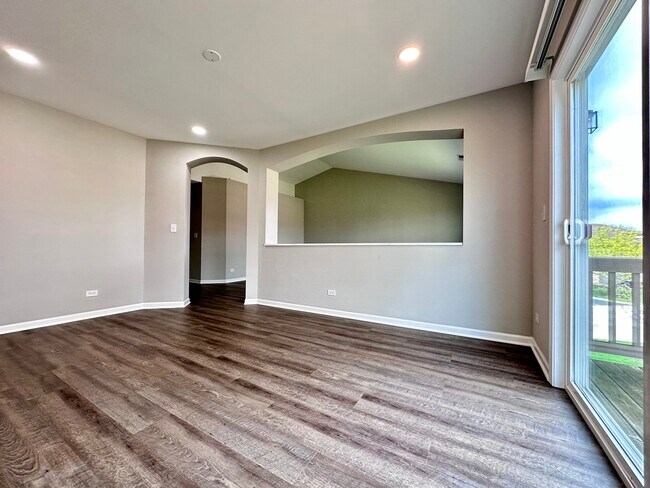Building Photo - 1875 Crenshaw Cir