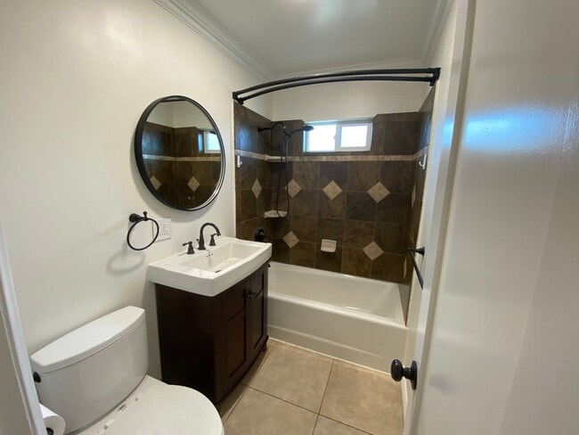 Building Photo - Fireplace! 1 Car Garage! Double Stainless Steel Oven! HUGE Enclosed Yard! Remodeled!