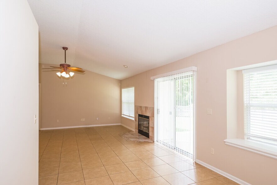 Building Photo - 644 Southern Lily Dr