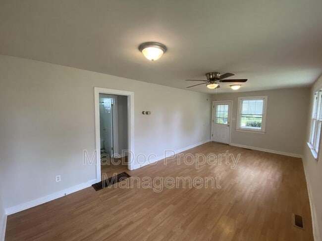 Building Photo - 119 Gibson St