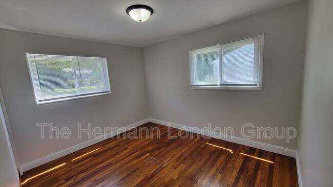 Building Photo - 3437 Elmhurst Dr