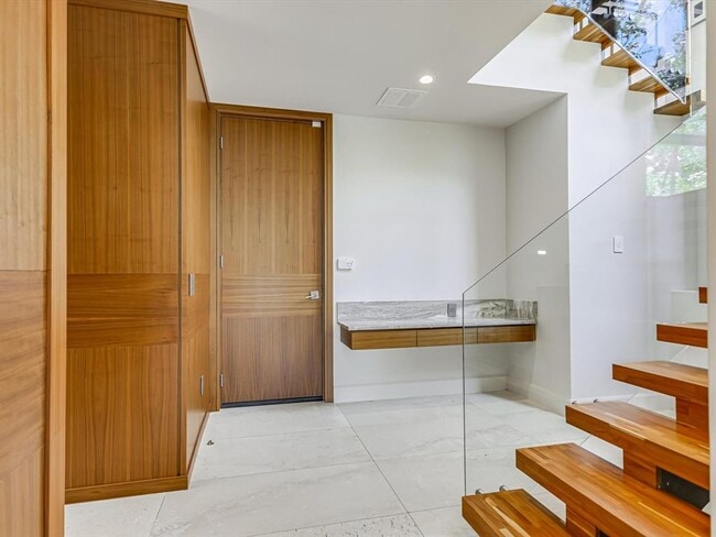 Building Photo - 1601 Barn Swallow Dr