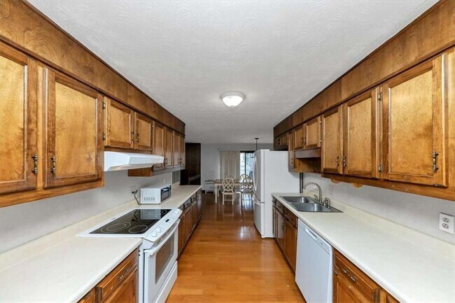 Building Photo - 3215 Redona Dr