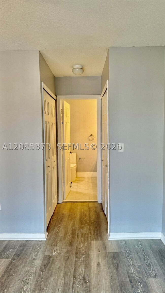 Building Photo - 10130 SW 154th Ct