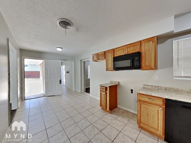 Building Photo - 6575 Ridgewood Rd