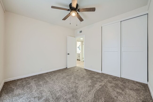 Building Photo - Stunning 2 Bedroom Newly Remodeled Modern Unit in Downtown Las Vegas