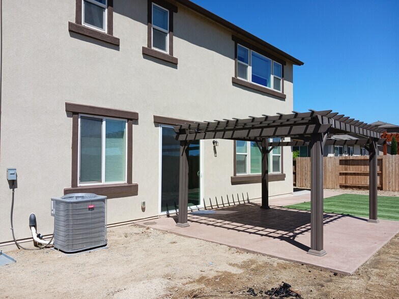 Building Photo - 103 Pilot Peak Dr