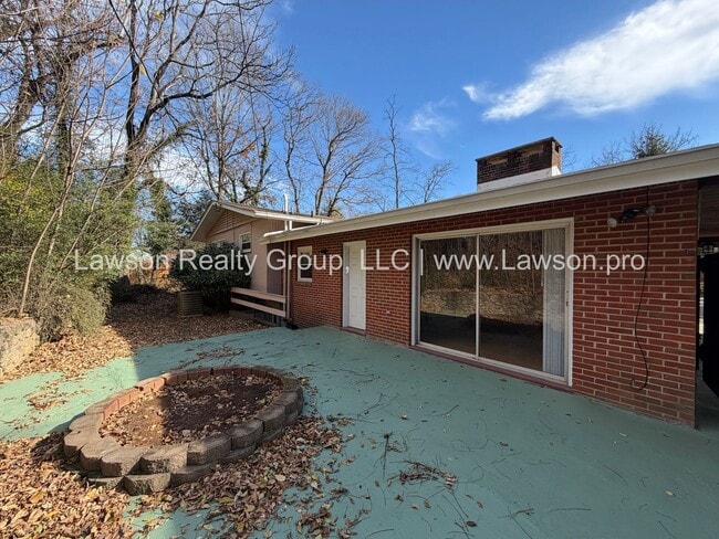 Building Photo - Beautiful Mid Century Modern Grandin Road Home