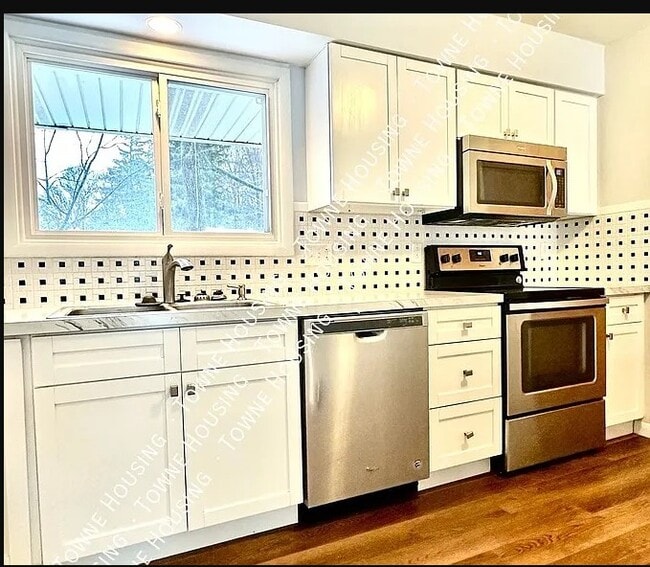 Building Photo - Woodview Apartments