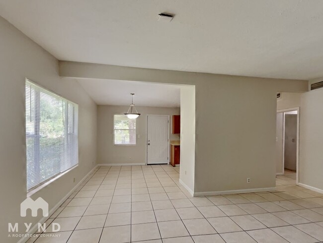 Building Photo - 7045 Rollo Rd