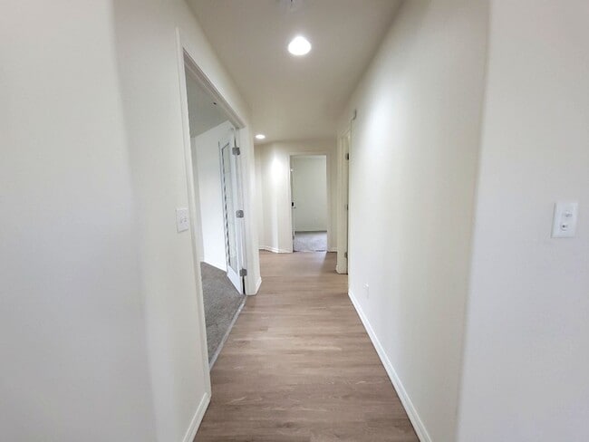 Building Photo - Spacious Rambler in West Richland