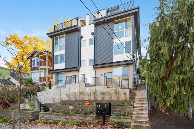 Building Photo - 3120 3rd Ave W
