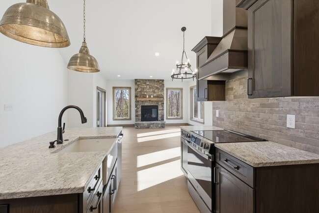 Building Photo - 106 Fairway Cir