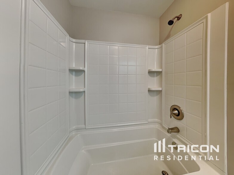 Building Photo - 112 Maple Crest Dr