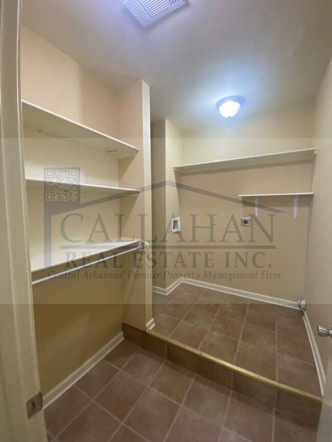 Building Photo - Jacksonville 4 Bedroom Home