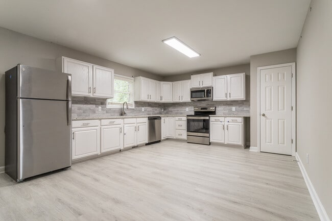 Building Photo - 428 Bashford Road