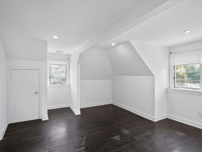Building Photo - 682 Prospect St