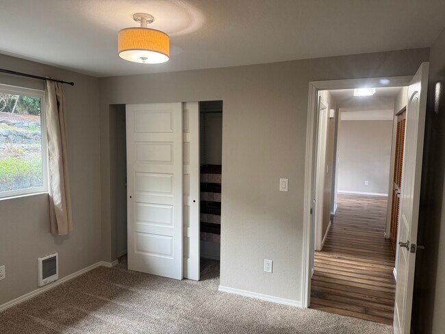 Building Photo - 5115 S 4th Ave