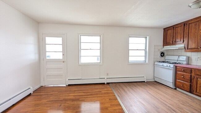Building Photo - 14 Fairview Dr