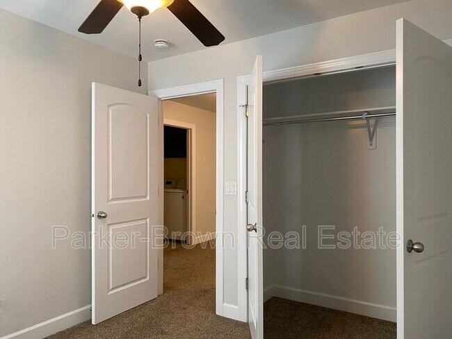 Building Photo - 5561 W Pkwy W