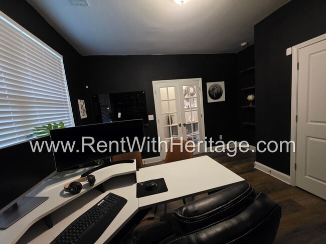 Building Photo - Amazing 5 Bedroom/ 3 Bath Home in Sweetwater, a Swim Tennis Community/ Attention to Detail / Grea...