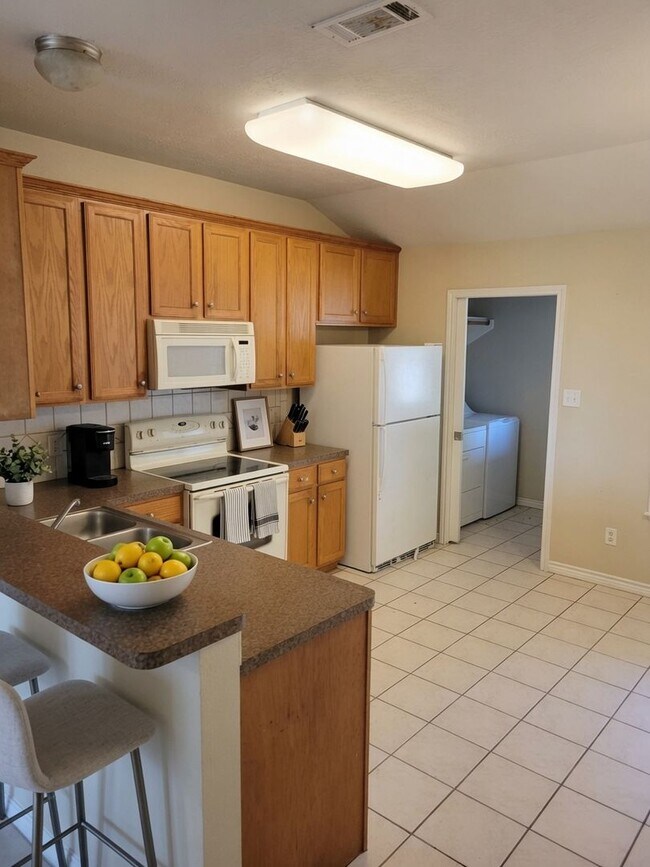 Building Photo - AUGUST 2026 PRE-LEASE!!  Adorable 4 Bedroom 2 Bathroom Home