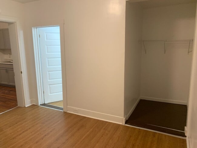 Building Photo - Video in Photos-2 Bedroom Home Near Farquhar Park-York City SD