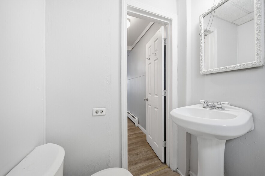 Building Photo - 367 Spruce St