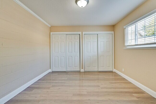 Building Photo - "Charming 2-Bedroom Retreat with 1100 Sq Ft of Comfort in Santa Clara!"