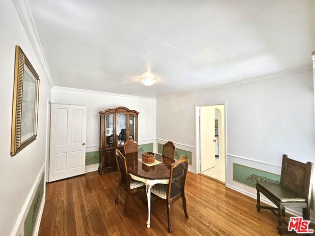 Building Photo - 2211 W 78th Pl