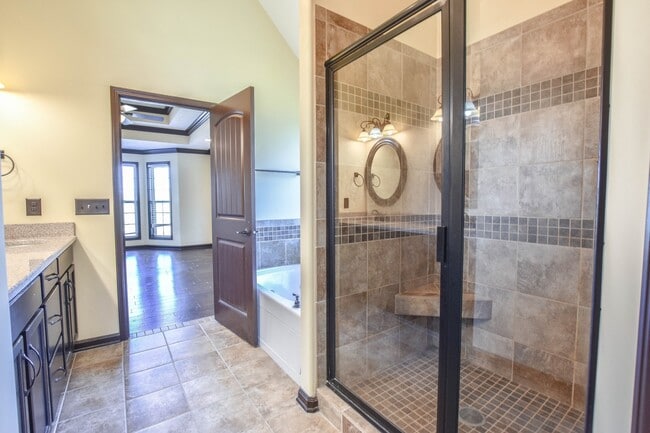 Building Photo - Pet Friendly with No Backyard Neighbors!