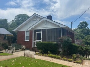 Building Photo - Efficiency 1 Bedroom Apartment in Chicopee...