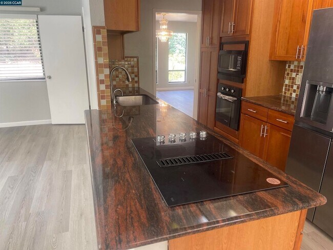 Building Photo - 971 Livorna Rd