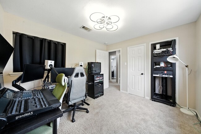 Building Photo - 13310 Ravensway Dr