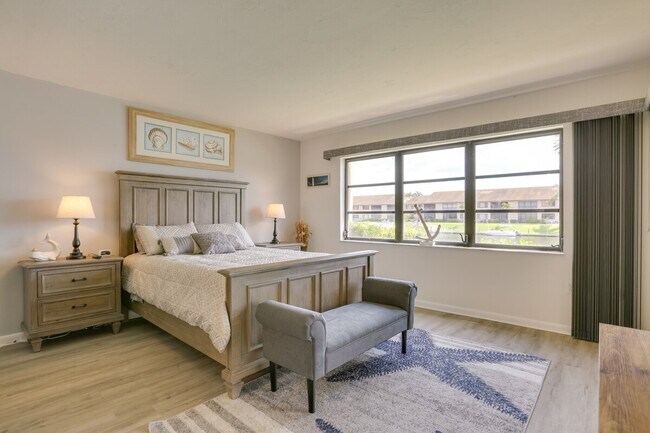 Building Photo - 3722 SE 12th Ave