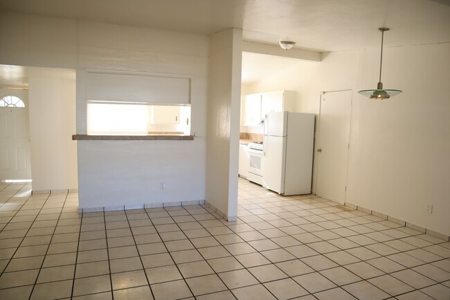 Building Photo - Great home Great price