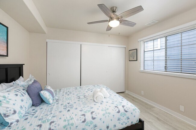 Building Photo - Spacious 3 BD/3 BA Furnished Home Near Mission Beach 9-Month Lease