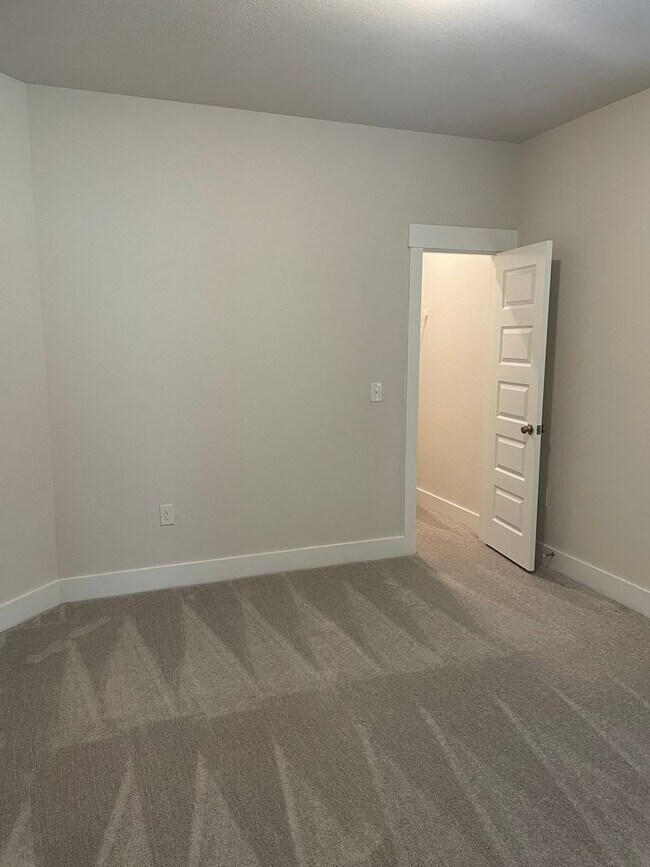 Building Photo - New Build - 3 Bedroom/2 Bathroom with Offi...