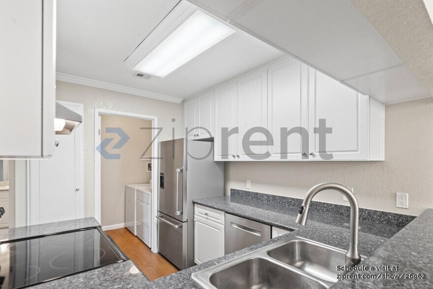 Building Photo - 600 Canyon Oaks Dr